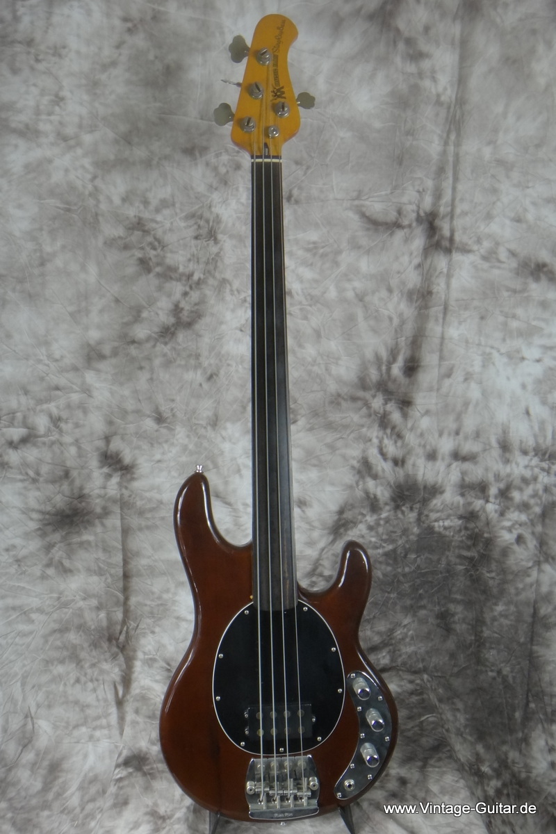 MusicMan Stingray fretless
