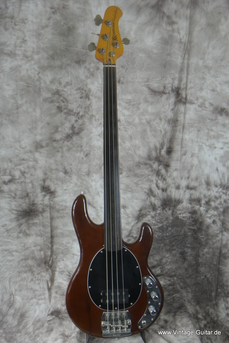 Musicman-Stingray-Fretless-1979-001.JPG