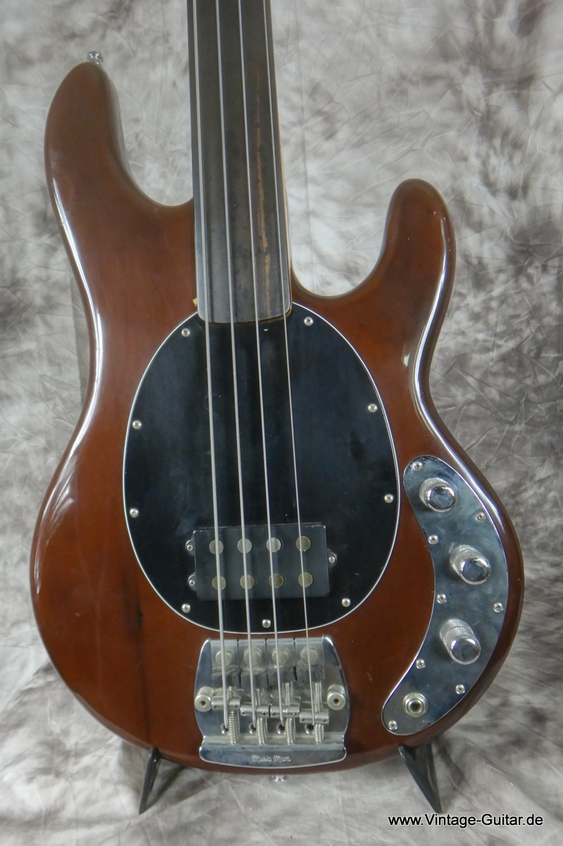 Musicman-Stingray-Fretless-1979-002.JPG