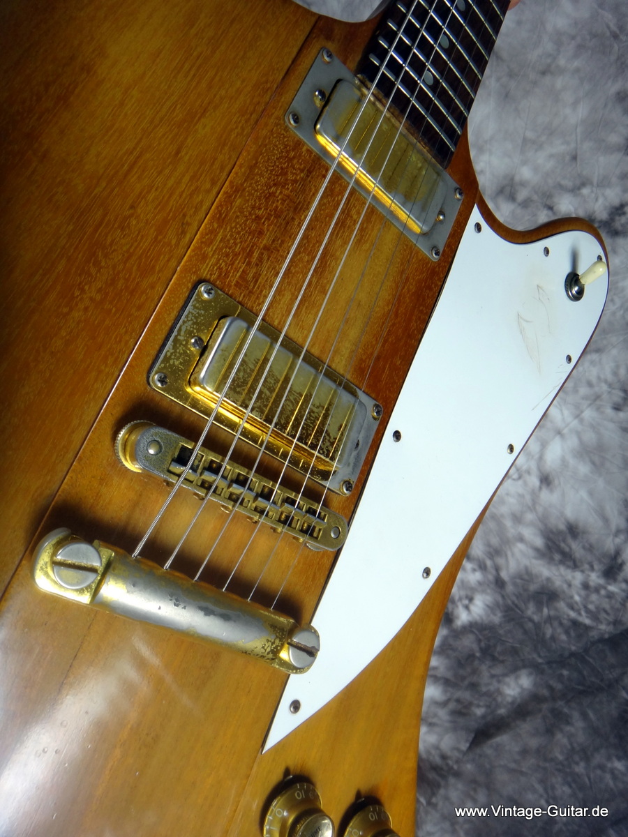 Gibson-Firebird-1976-Limited-Edition-009.JPG