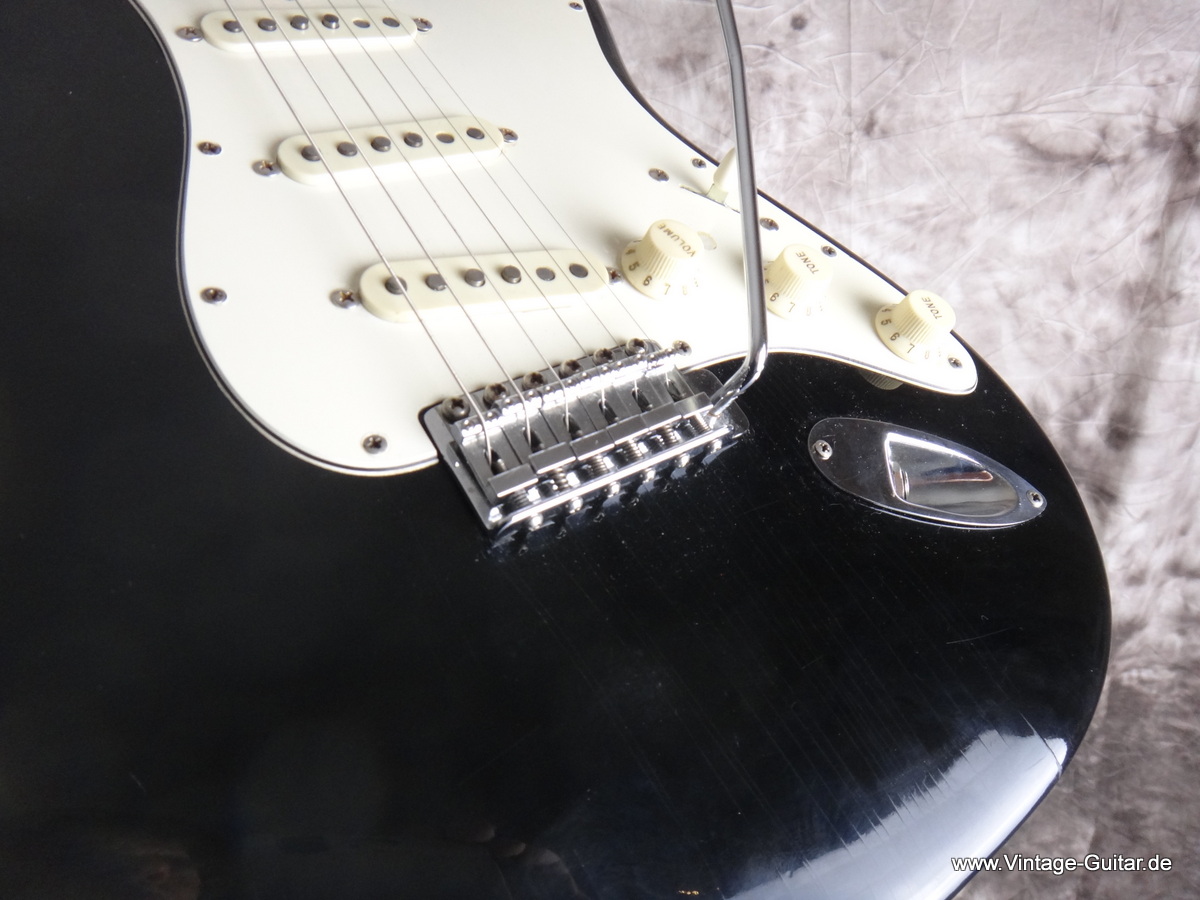 Fender-Stratocaster-1973-black-refinish-006.JPG