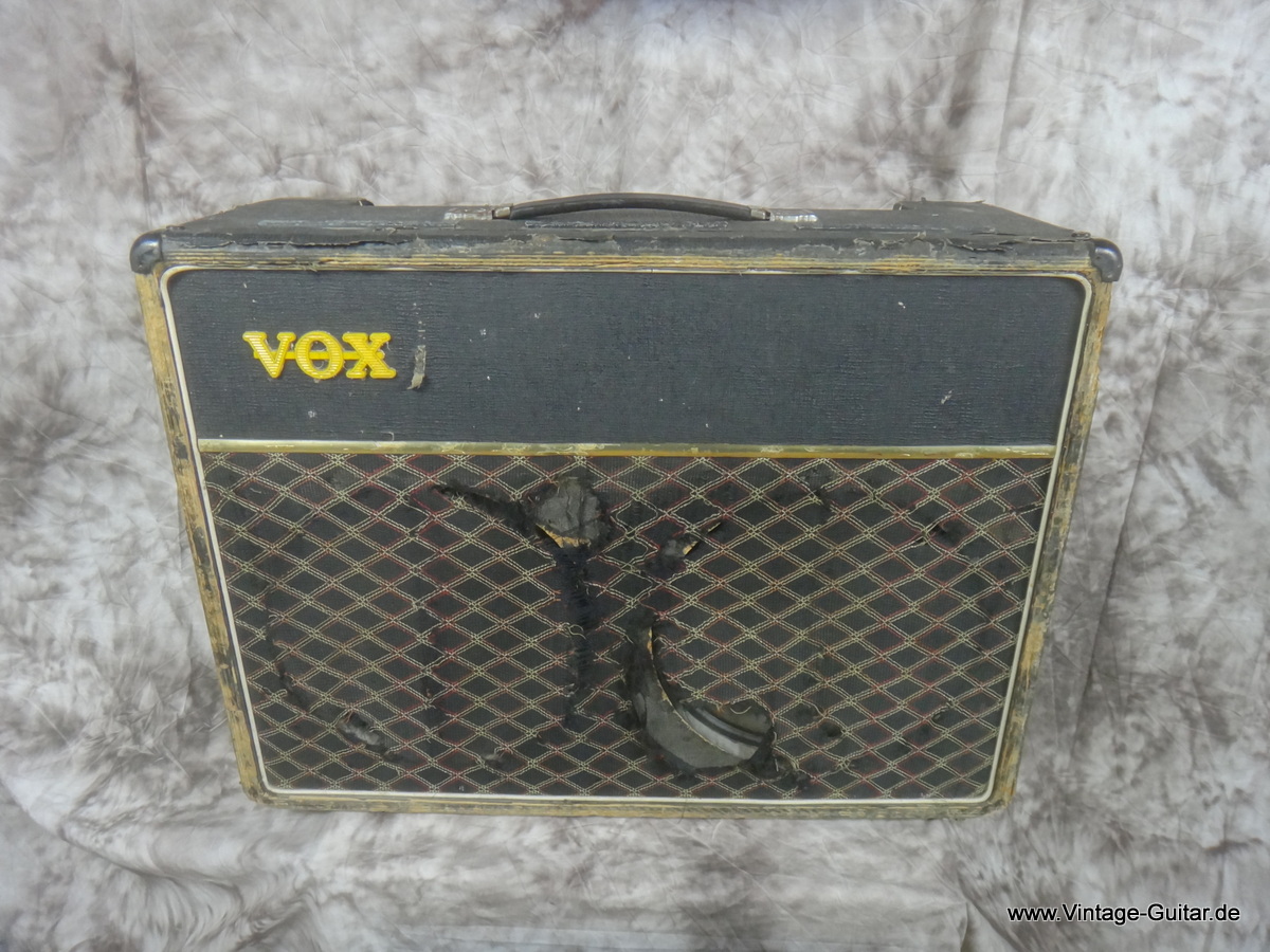 Vox-AC-30-Top-Boost-1965-Blue-Bulldogs-001.JPG