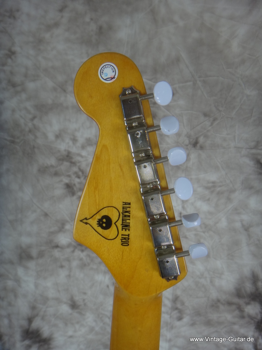 Fender-Alkaline-Trio-Malibo-guitar-004.JPG