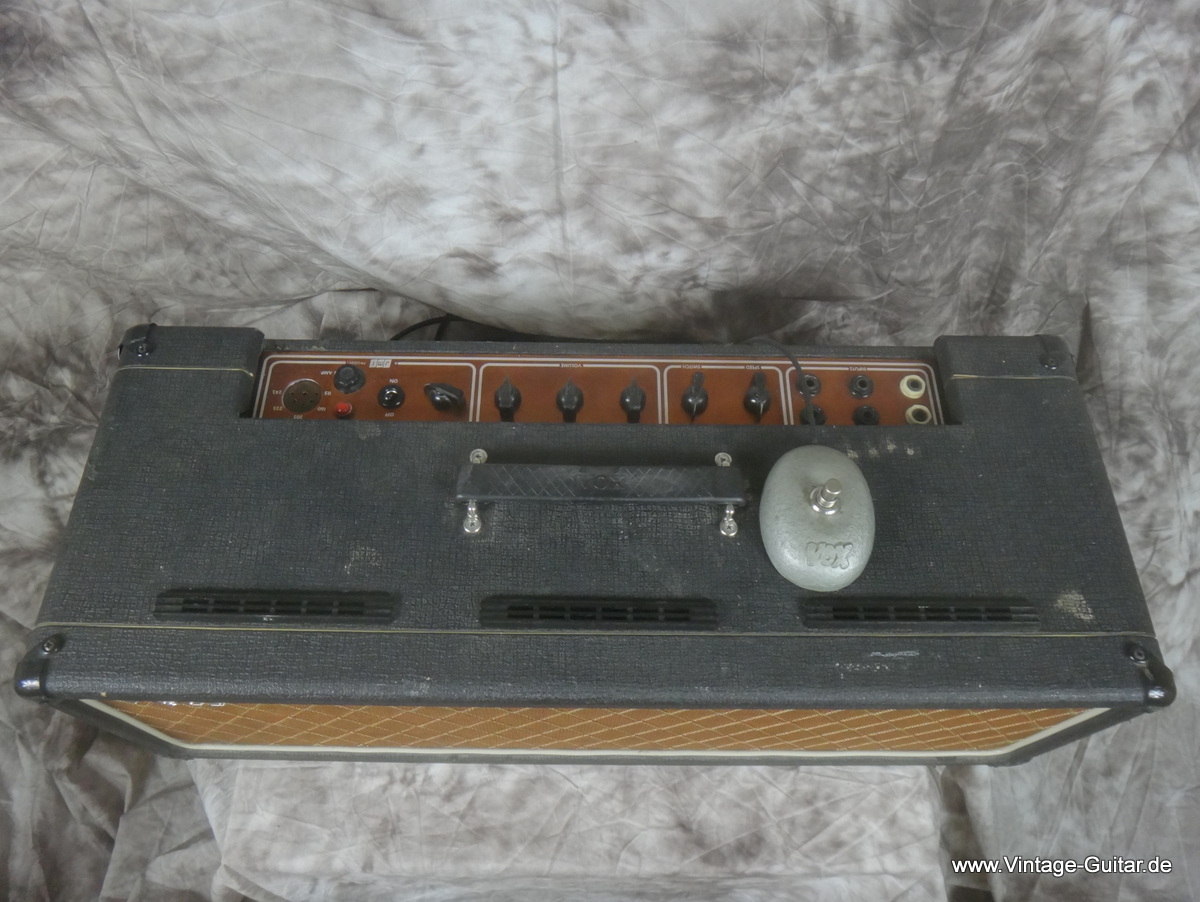 Vox-AC-30-Top-1964-copper-panel-002.JPG