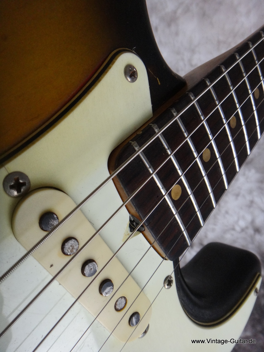 Fender-Stratocaster-1964-sunburst-new-hardware-006.JPG