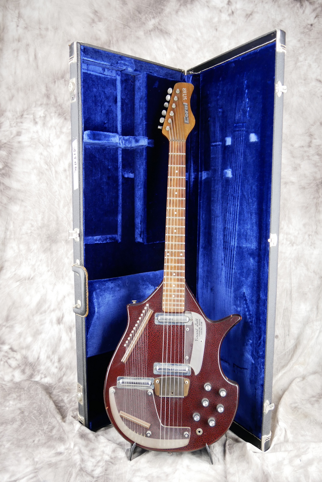 img/vintage/161/Coral_Sitar_wine_red_USA_1968-015.JPG