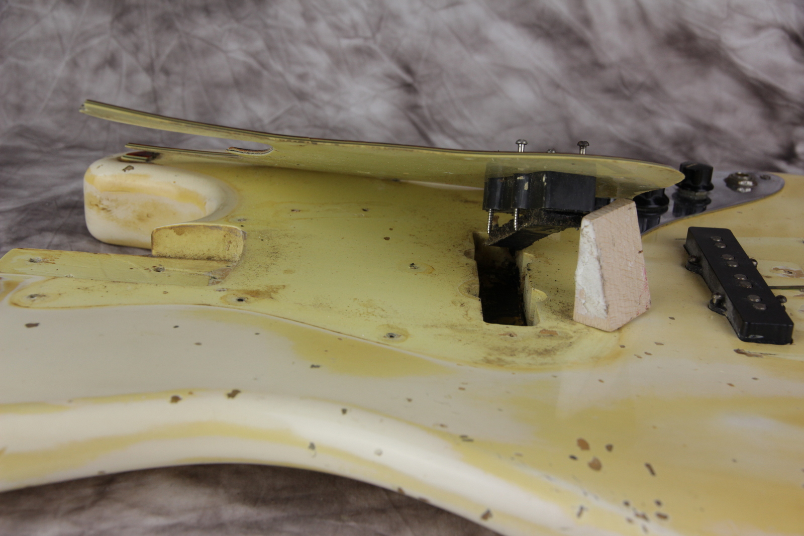 Fender_Jazzbass-1962-Slabboard-Olympic-White-015.JPG