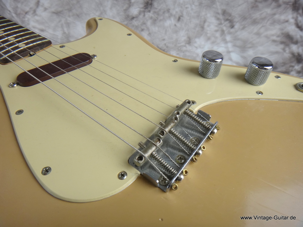 Fender_Musicmaster-1959-desert-sand-008.JPG