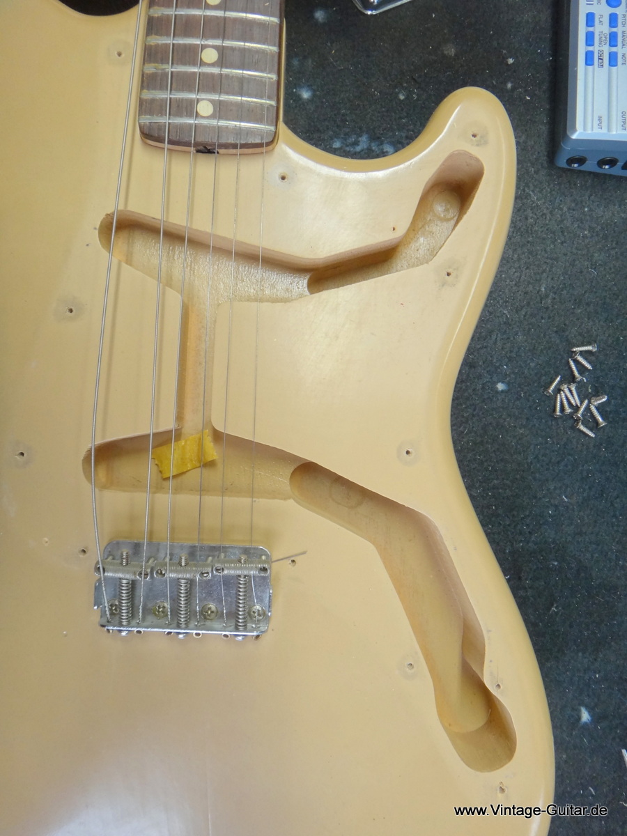 Fender_Musicmaster-1959-desert-sand-014.JPG