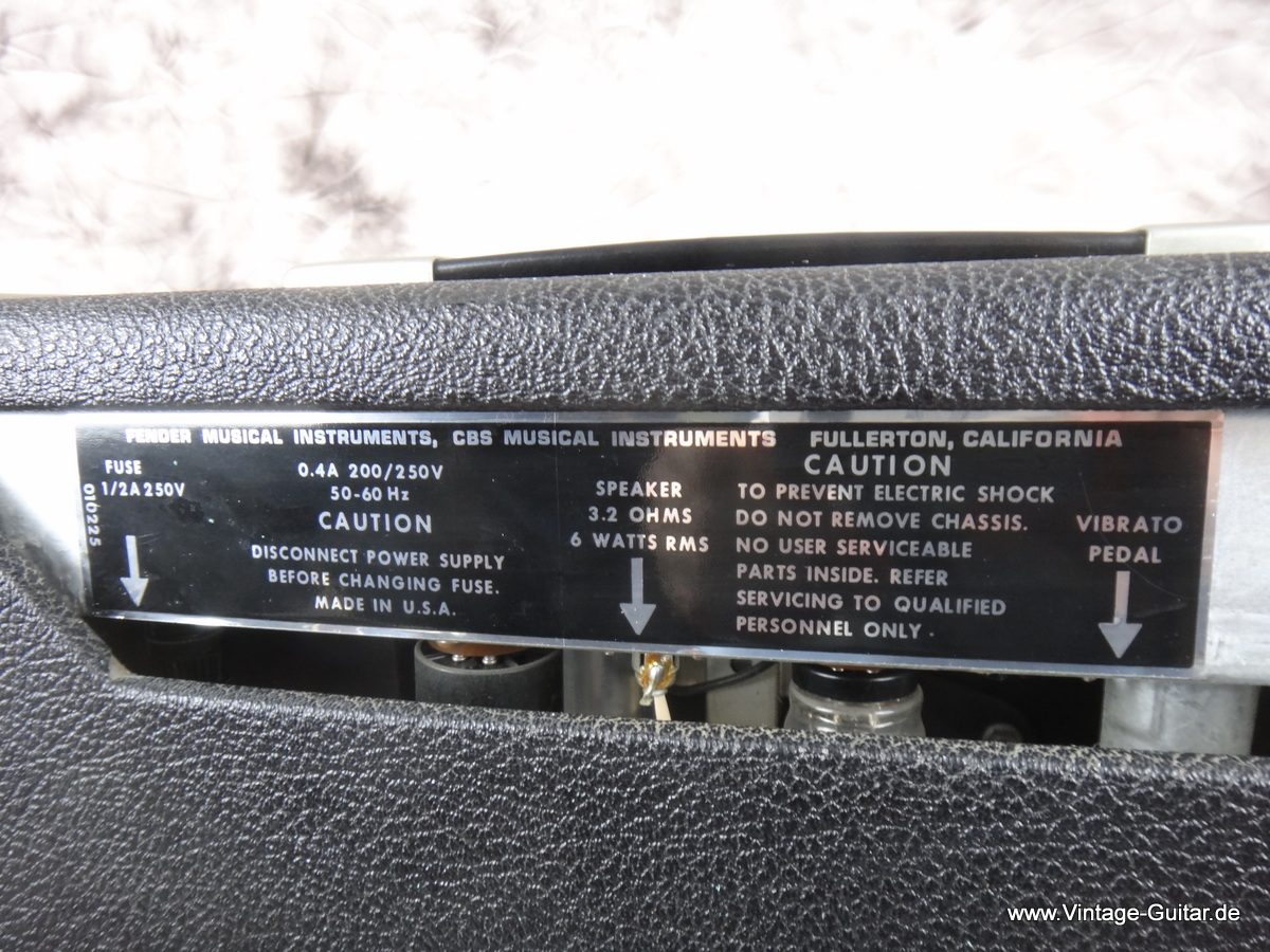 Fender-Vibrochamp-1977-silverface-004.JPG