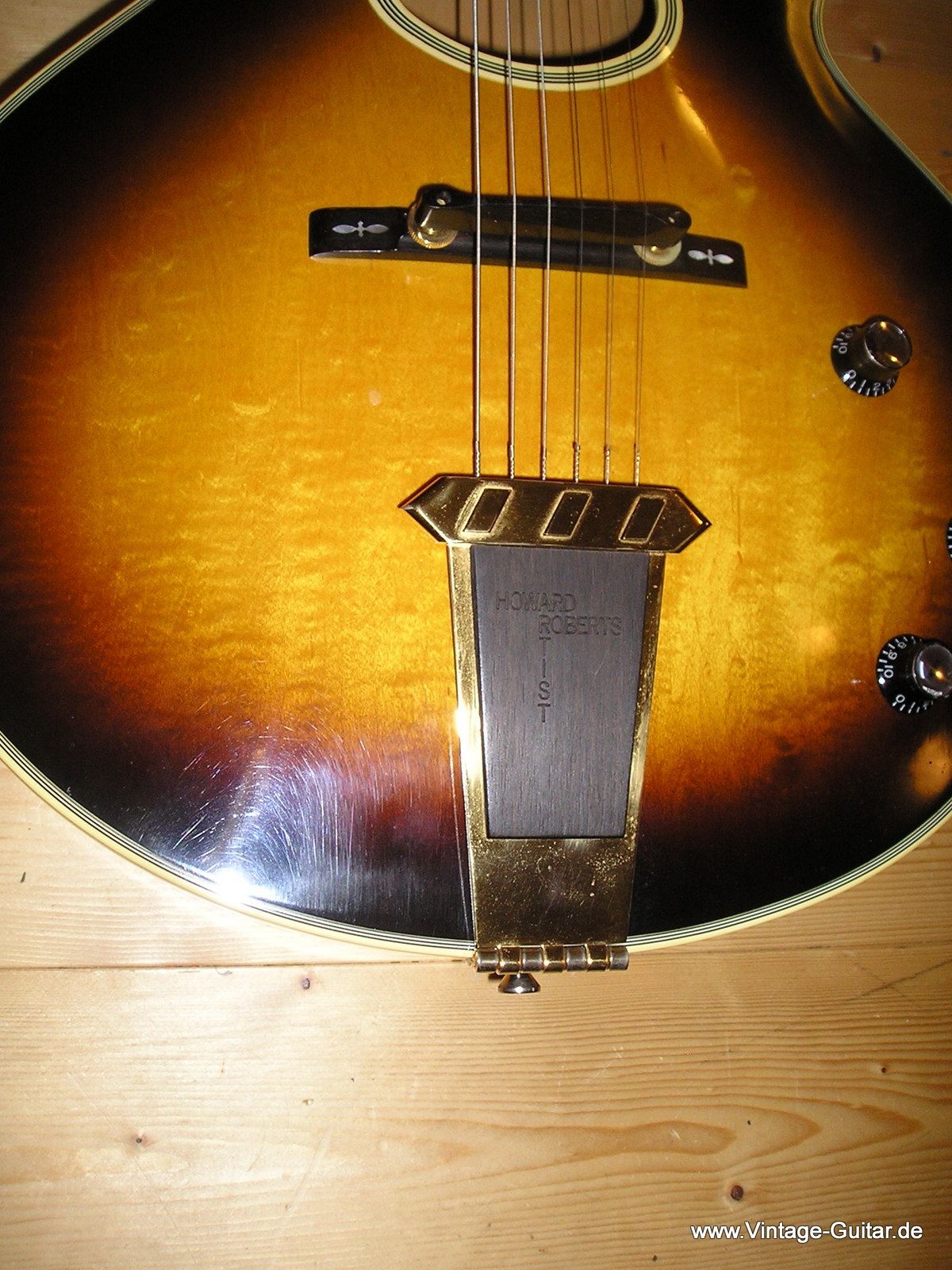 Gibson-Howard-Roberts-sunburst-1978-004.JPG