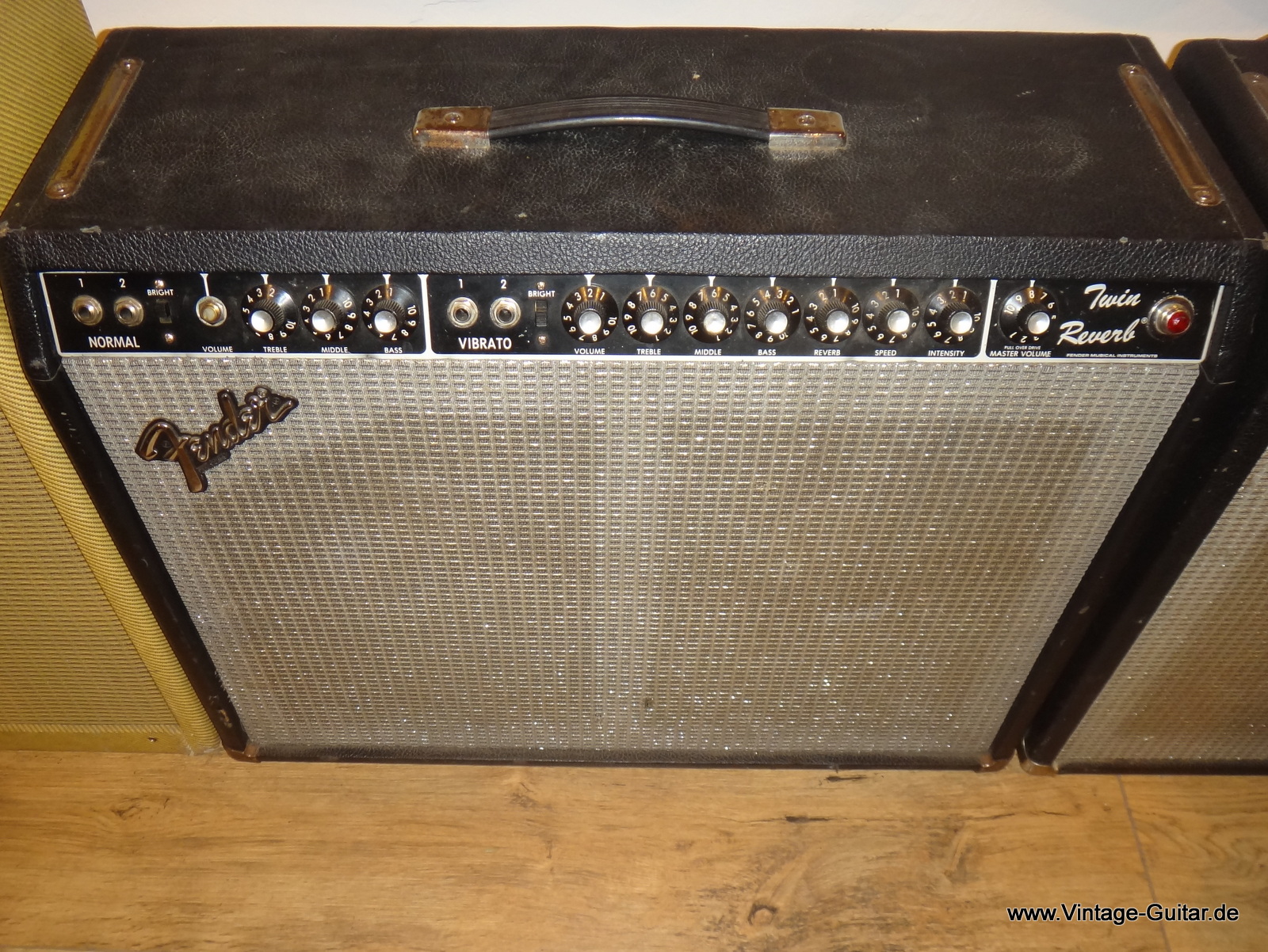 Fender-Twin-Reverb-1981-EV-Speaker-002.JPG