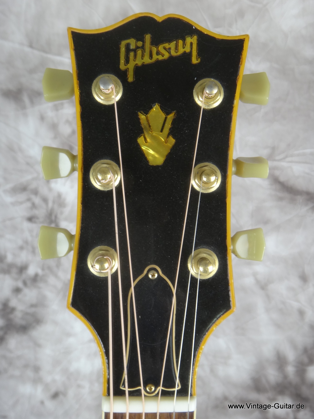 Gibson_J-200-natural-1996-003.JPG