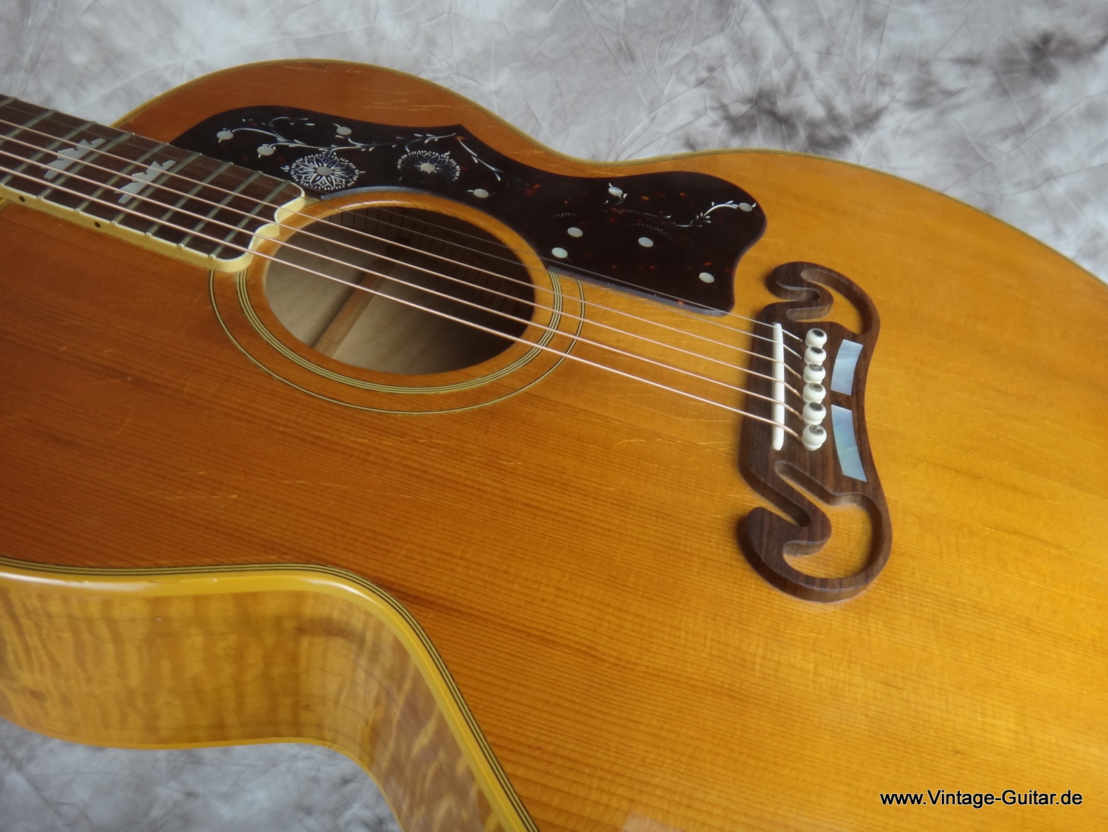 Gibson_J-200-natural-1996-004.JPG