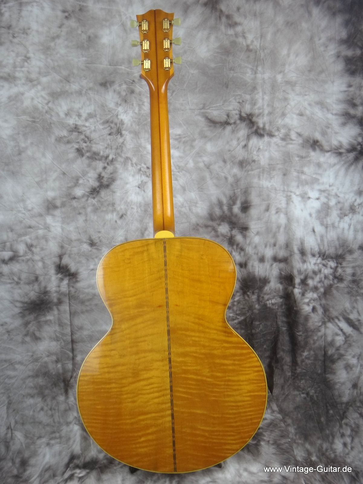 Gibson_J-200-natural-1996-009.JPG