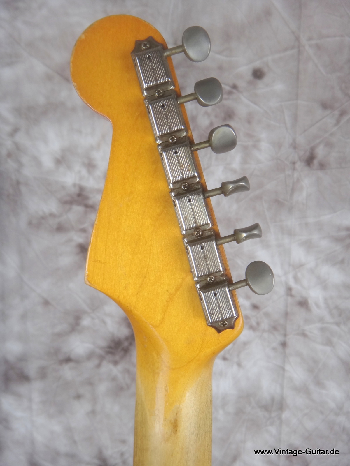 Fender_Stratocaster-1964_sunburst-all-original-005.JPG