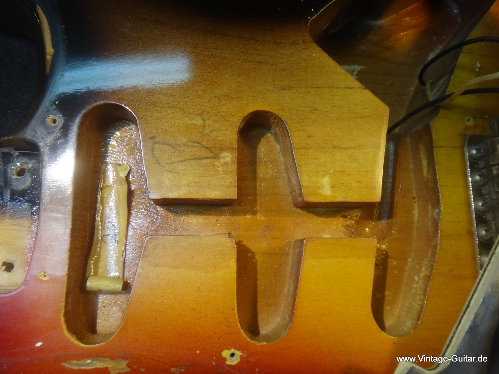 Fender_Stratocaster-1964_sunburst-all-original-031.JPG