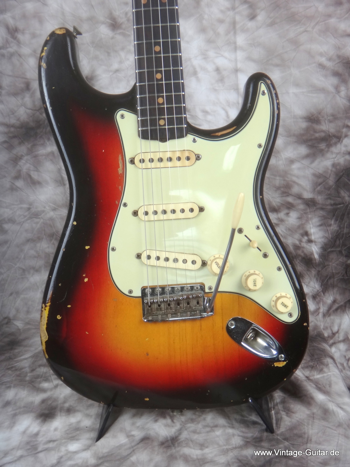 Fender_Stratocaster-1964_sunburst-all-original-032.JPG