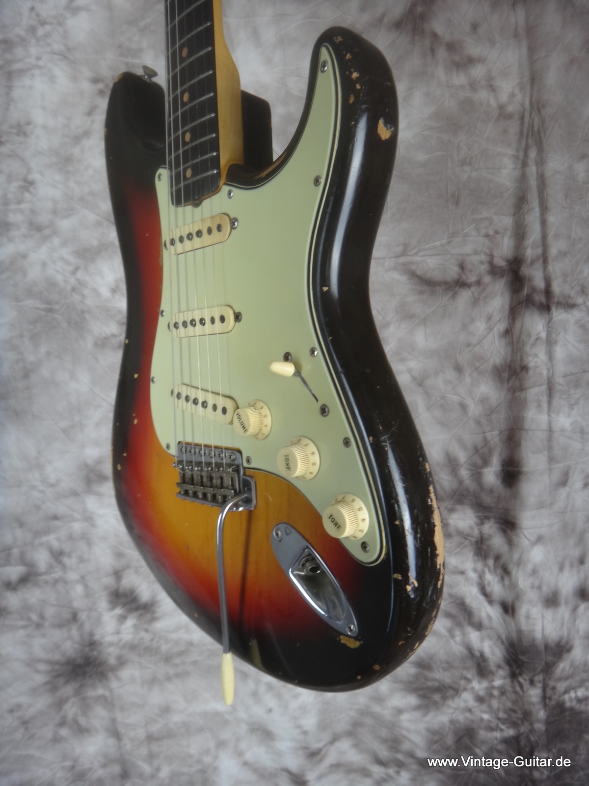 Fender_Stratocaster-1964_sunburst-all-original-036.JPG
