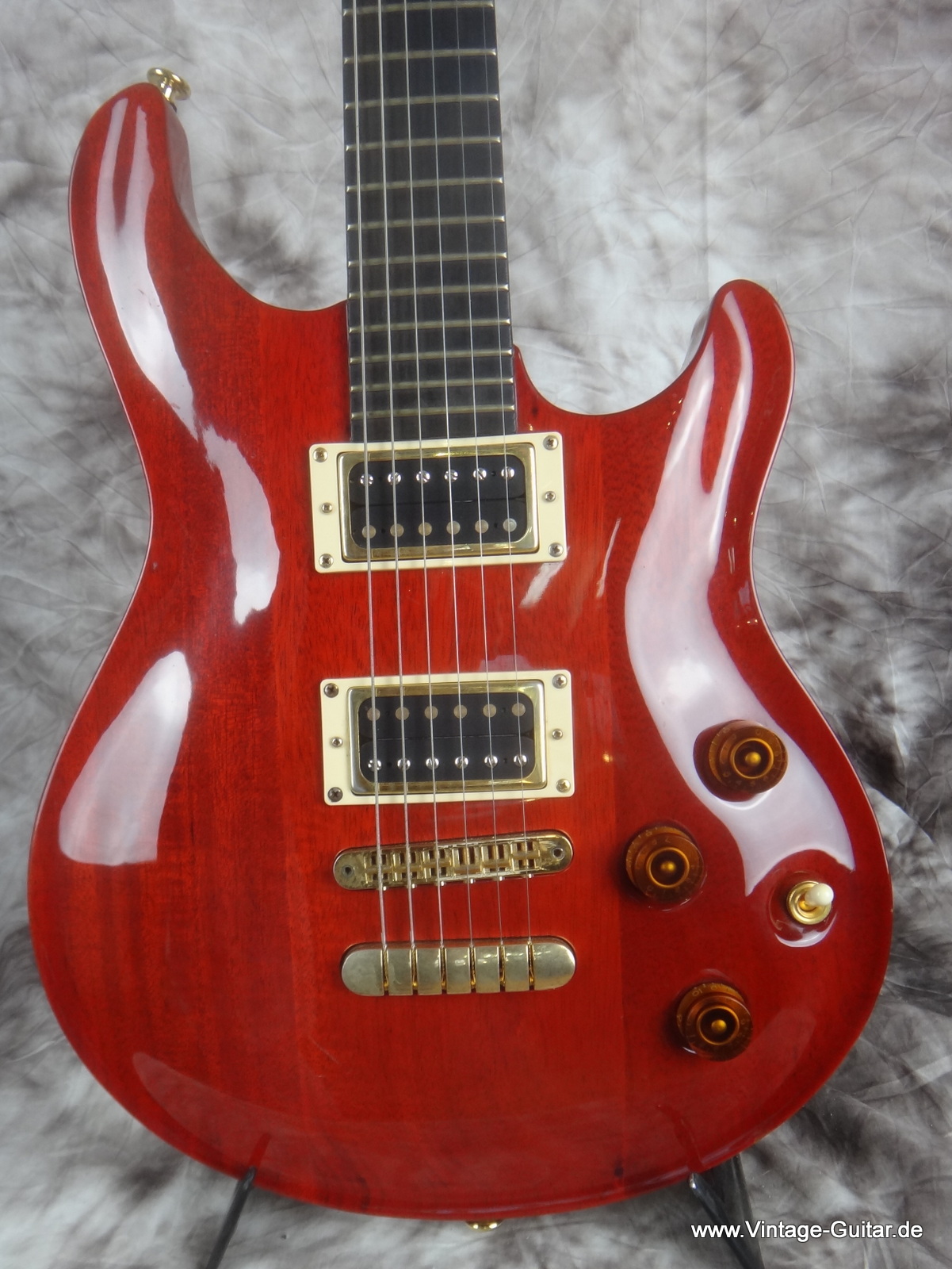 Peavey-HP-Signature-winered-003.JPG