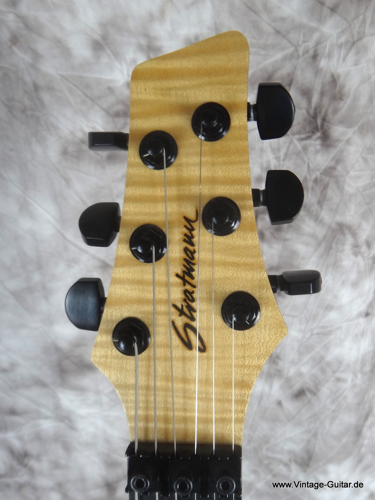 Stratmann-Guitar-006.JPG