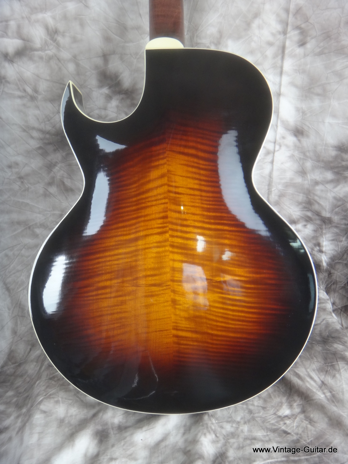 The-Loar-LH-650-VS-006.JPG