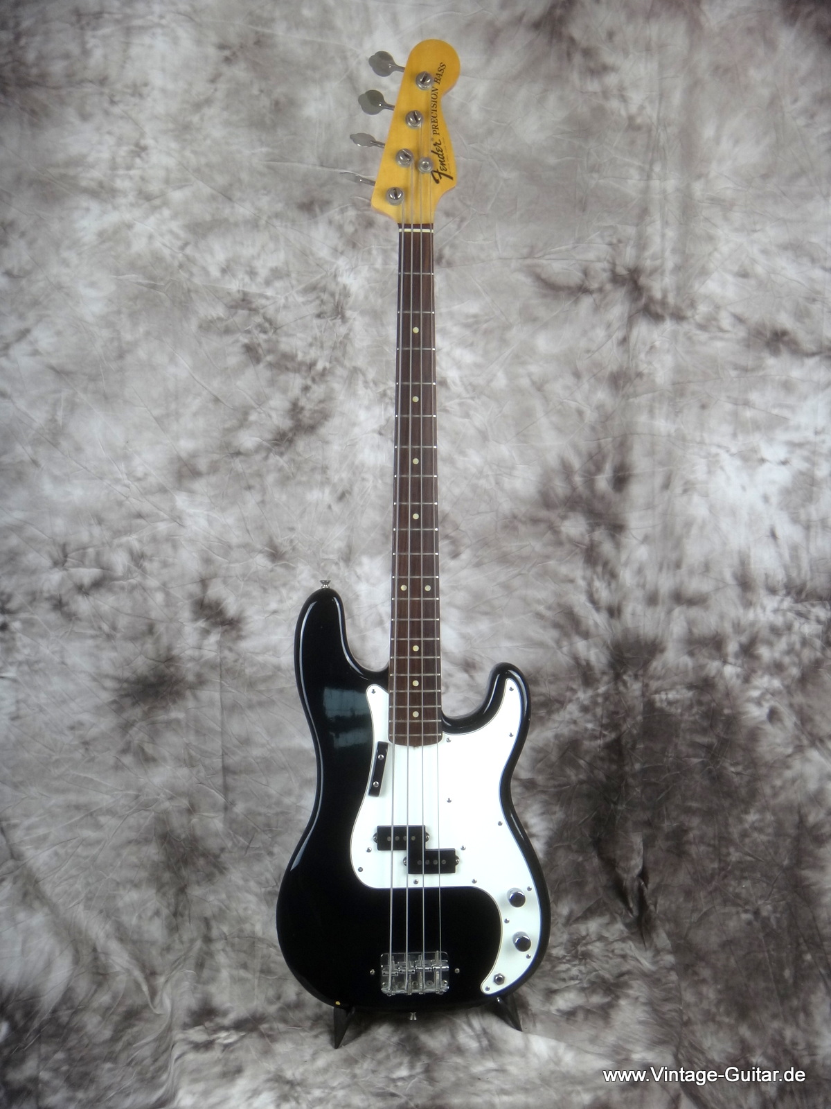 Fender_Precison-Bass_black-1974-001.JPG