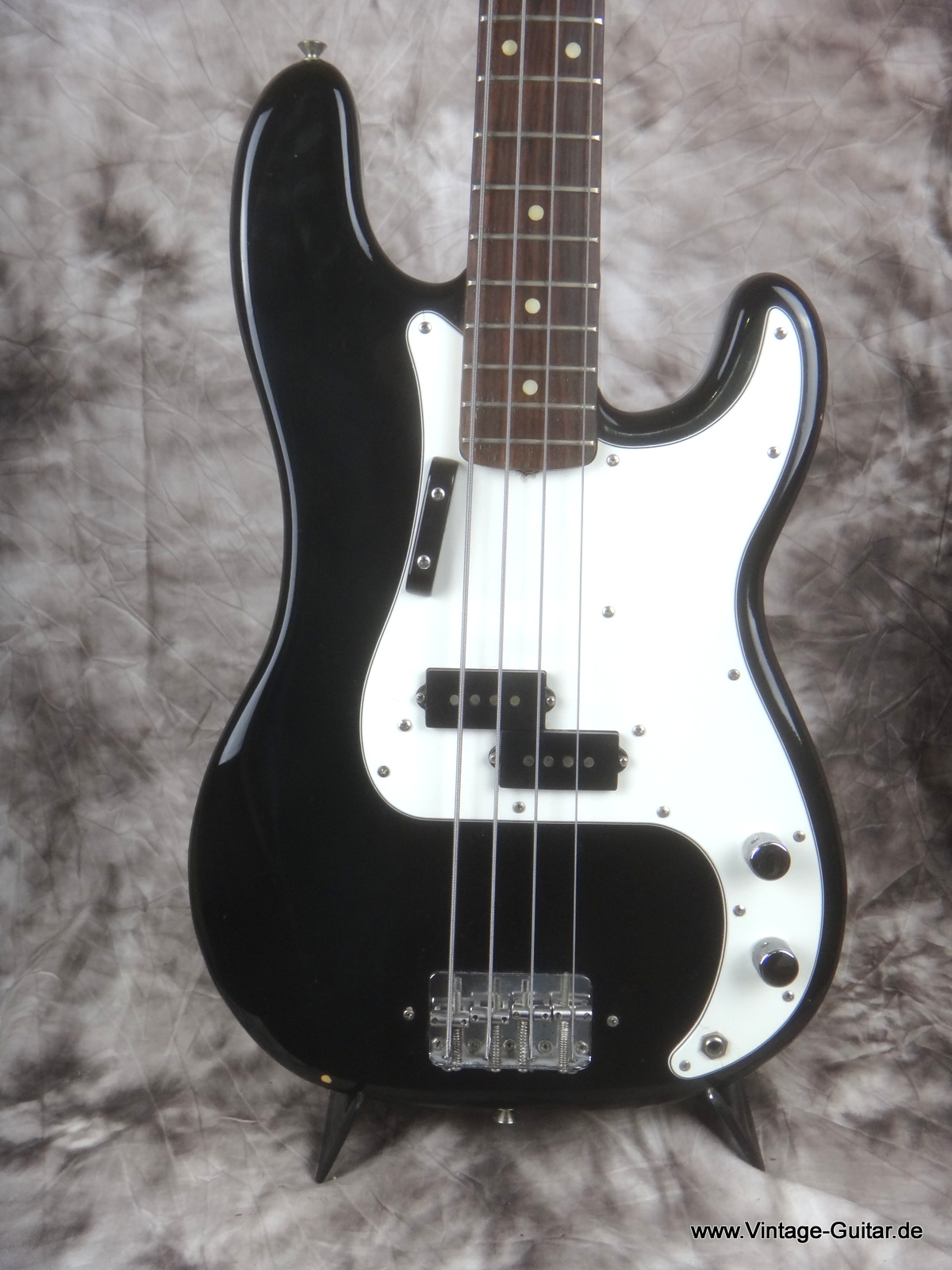 Fender_Precison-Bass_black-1974-002.JPG