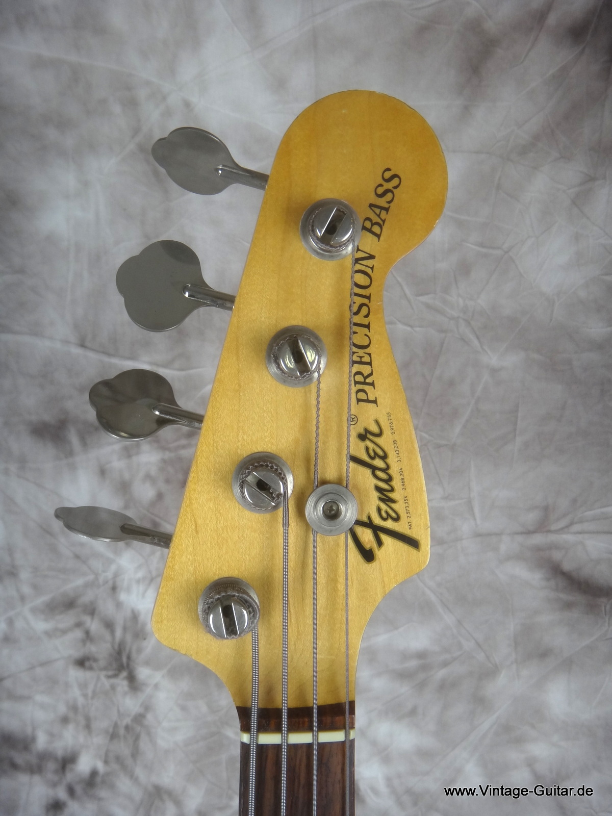 Fender_Precison-Bass_black-1974-004.JPG