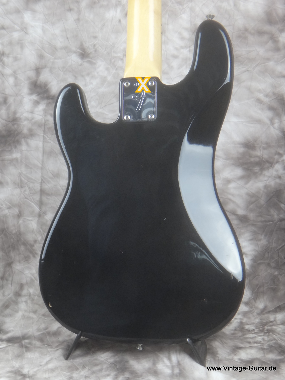 Fender_Precison-Bass_black-1974-005.JPG