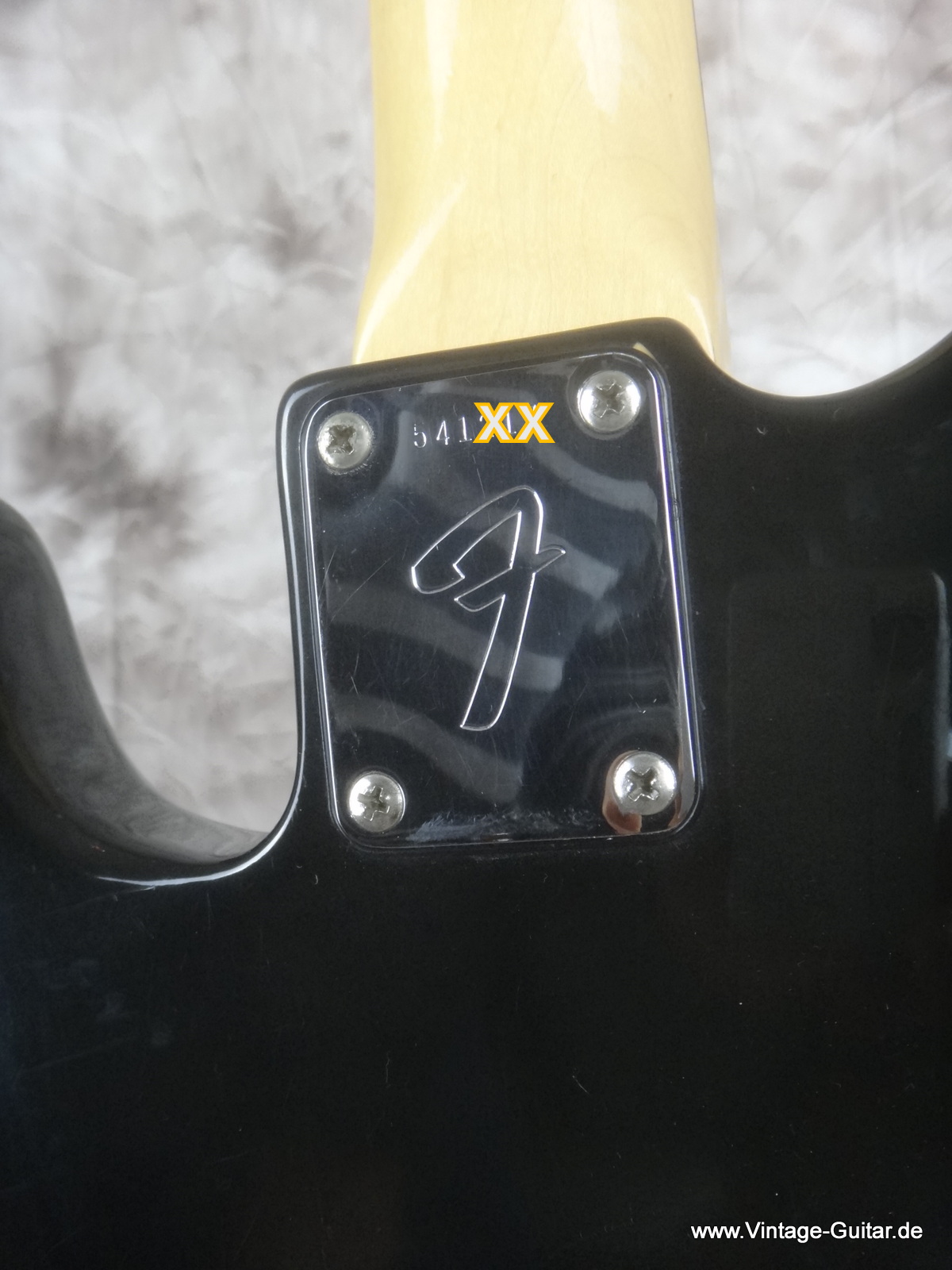 Fender_Precison-Bass_black-1974-006.JPG