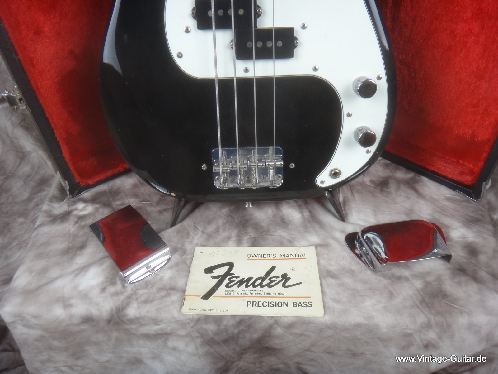 Fender_Precison-Bass_black-1974-009.JPG