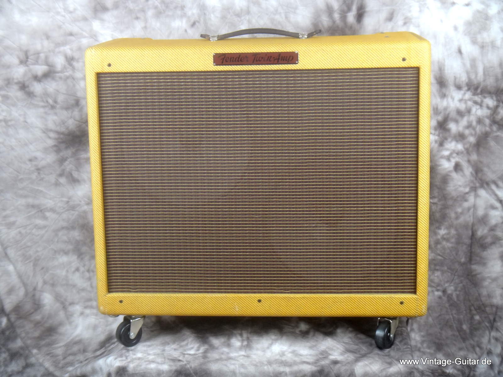 Fender-57-Twin-Amp-Reissue-Tweed-001.JPG