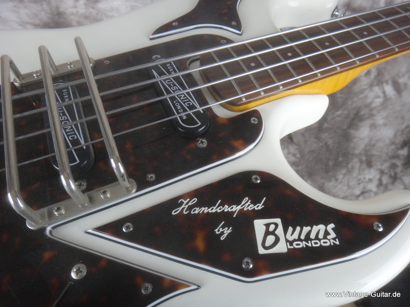 Burns-John-Rostill-Shadows-Bass-1964-ltd-edition-004.JPG