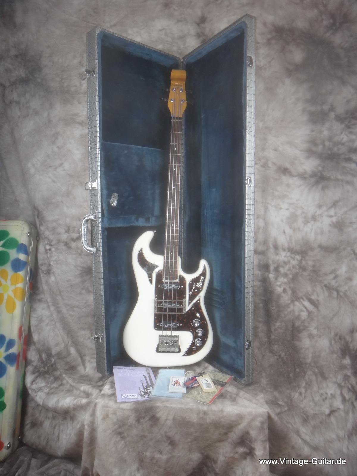 Burns-John-Rostill-Shadows-Bass-1964-ltd-edition-011.JPG