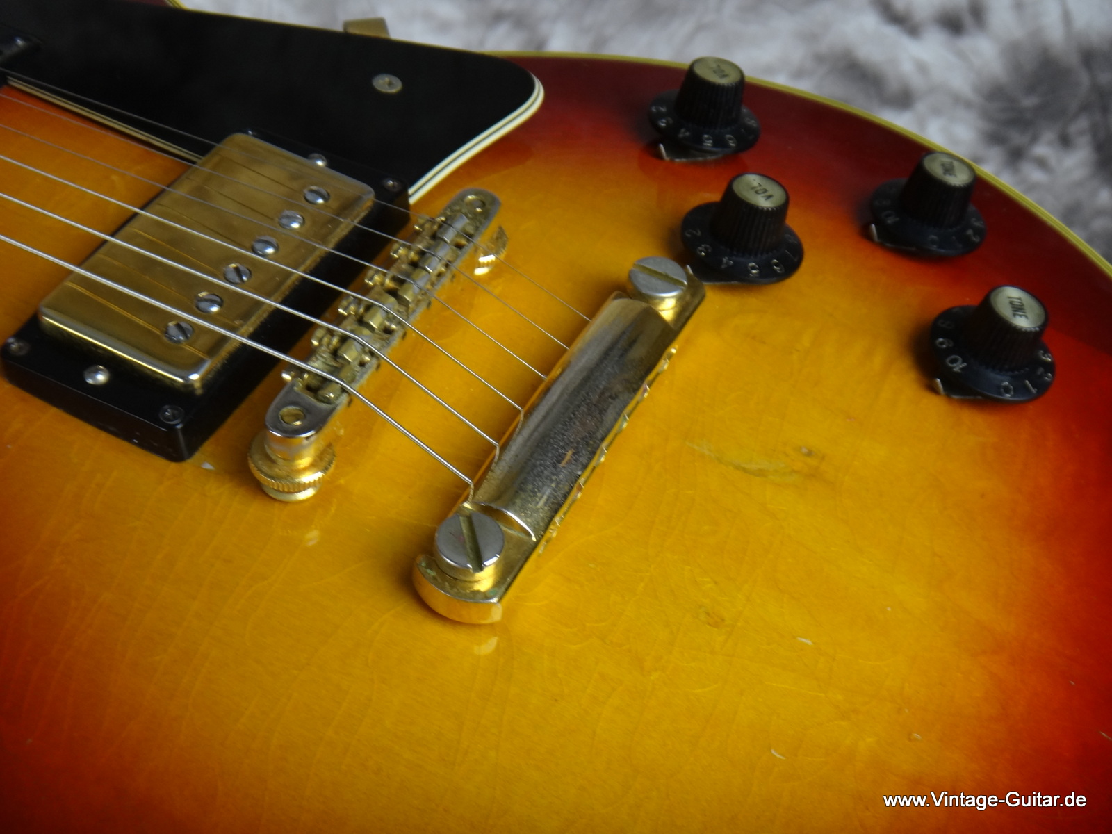 Gibson-Les-Paul-Custom-sunburst-1971-005.JPG