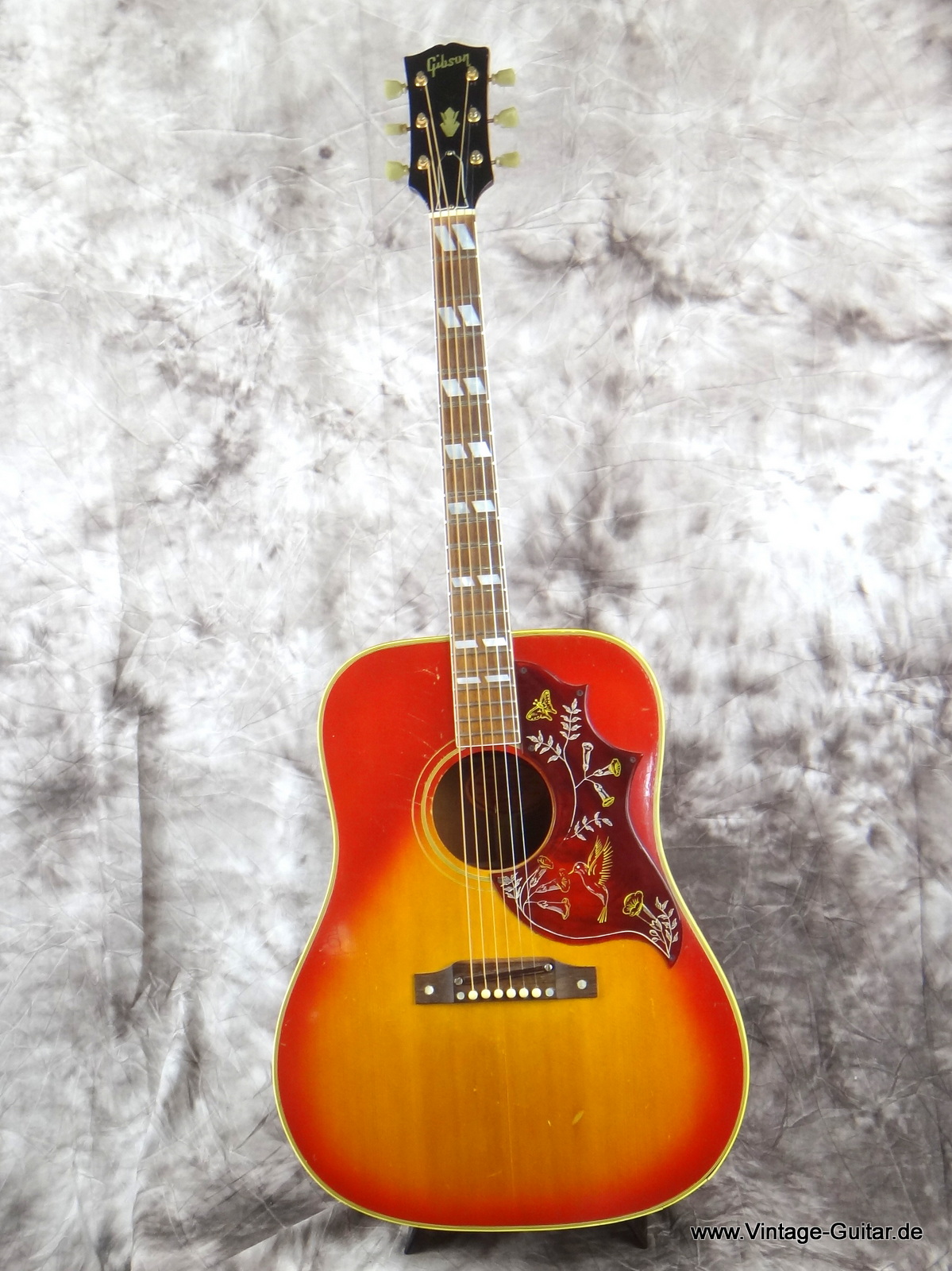 Gibson-Hummingbird-1967-cherry-burst-009.JPG