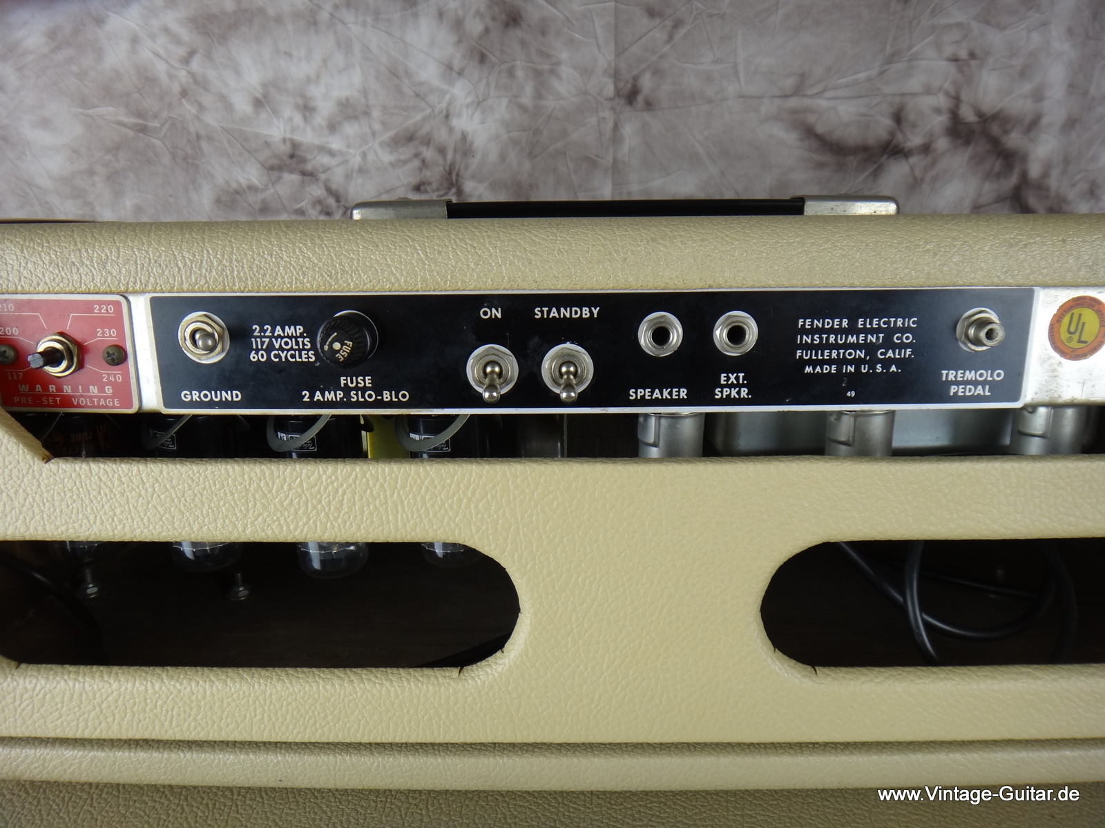 Fender-Showman-Amp-1964-white-tolex_blackface-005.JPG