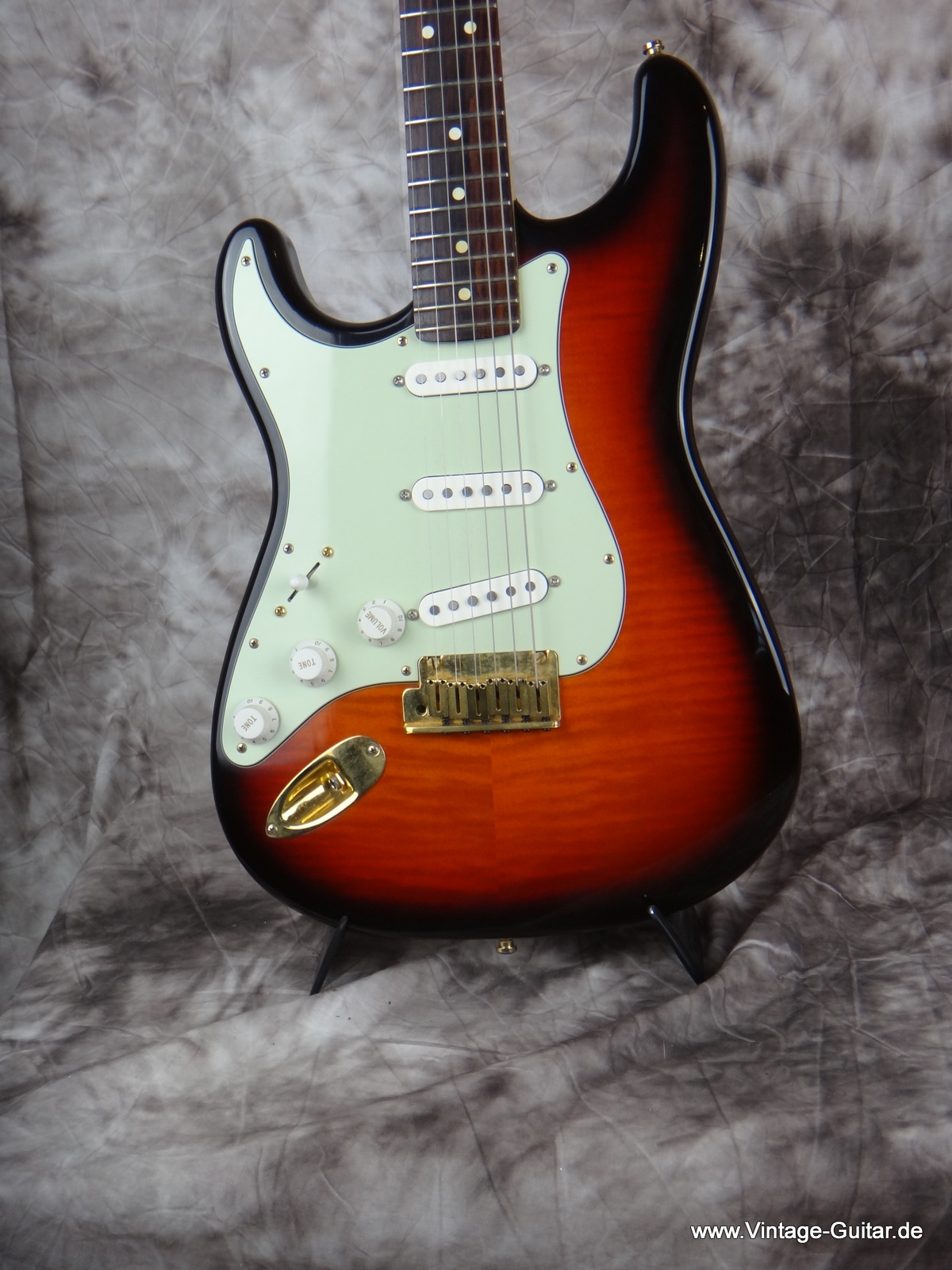 Fender-Stratocaster-1995-Limited-Edition-Lefthand-002.JPG