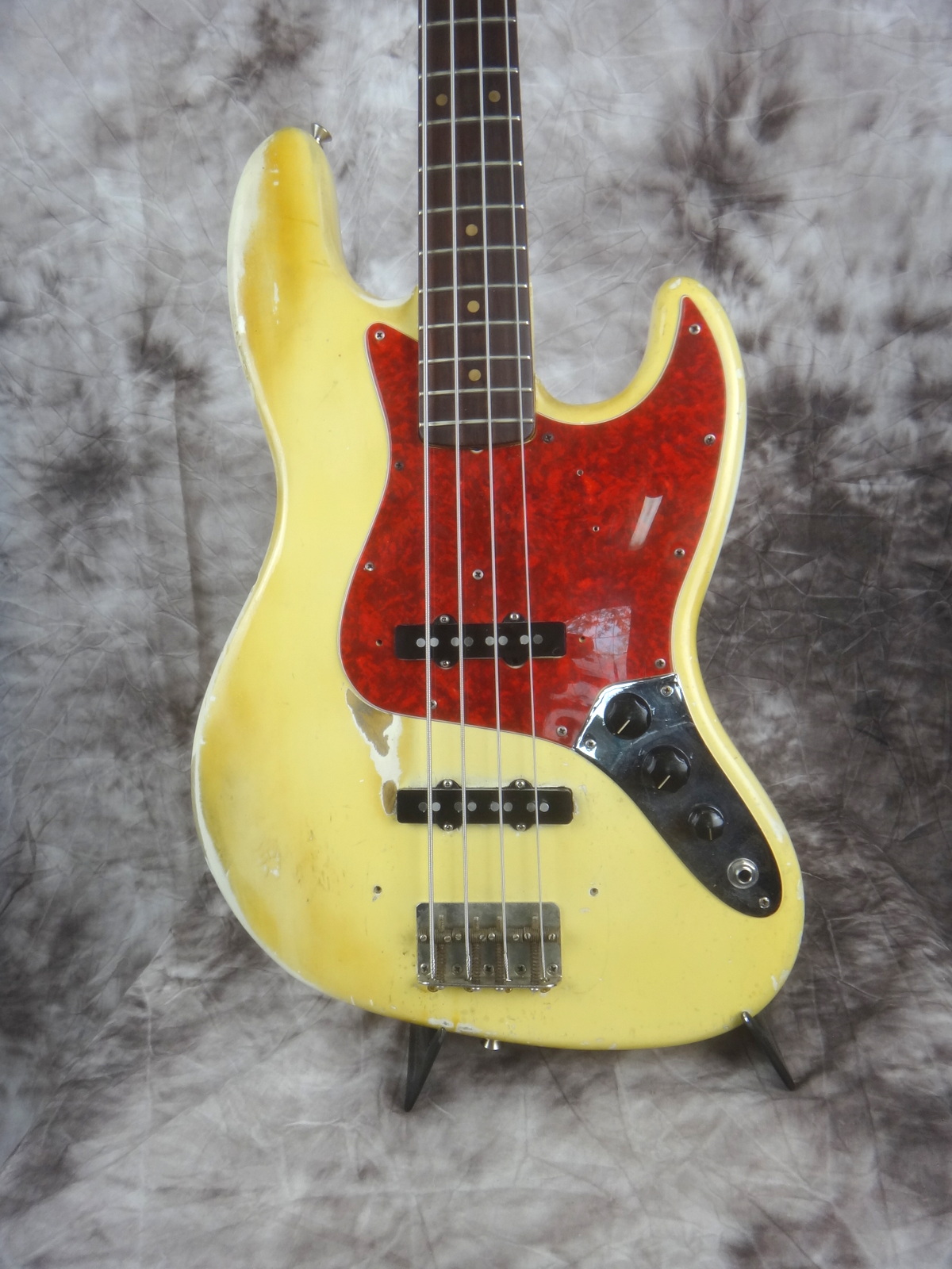 Fender_Jazzbass-1964_Olympic-White-Refinish-002.JPG