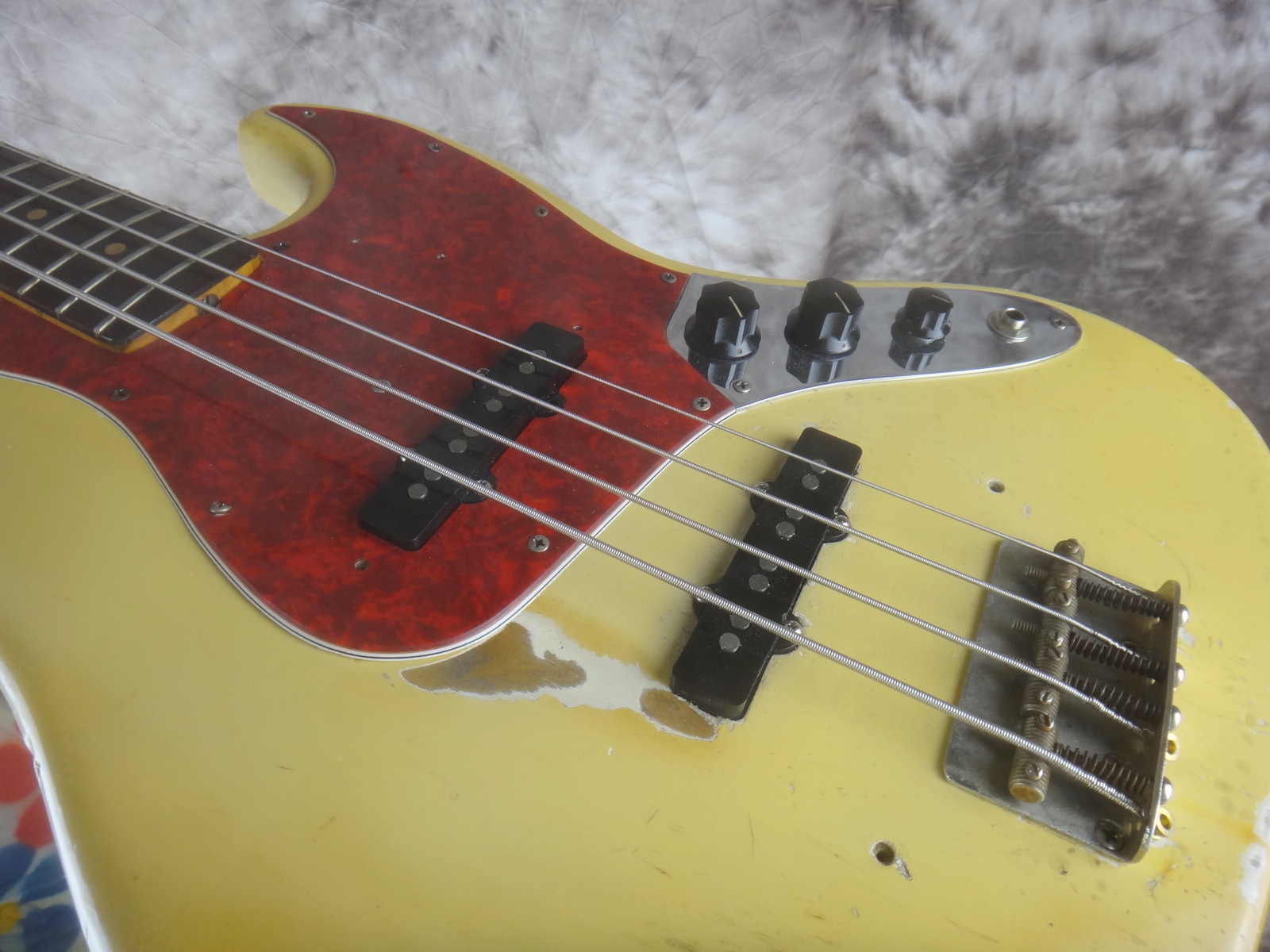 Fender_Jazzbass-1964_Olympic-White-Refinish-004.JPG