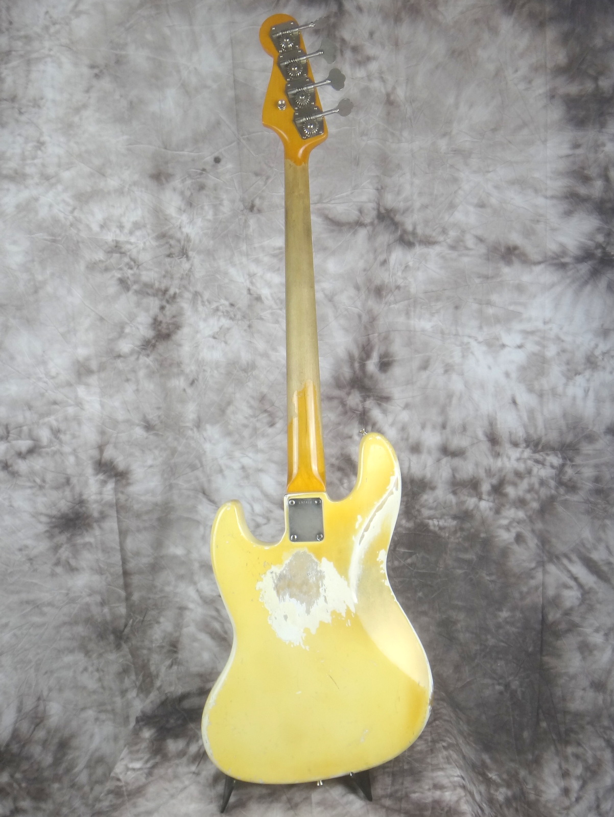 Fender_Jazzbass-1964_Olympic-White-Refinish-006.JPG