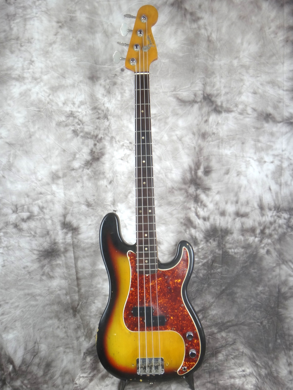 Fender_Precision-Bass_1966-sunburst-001.JPG