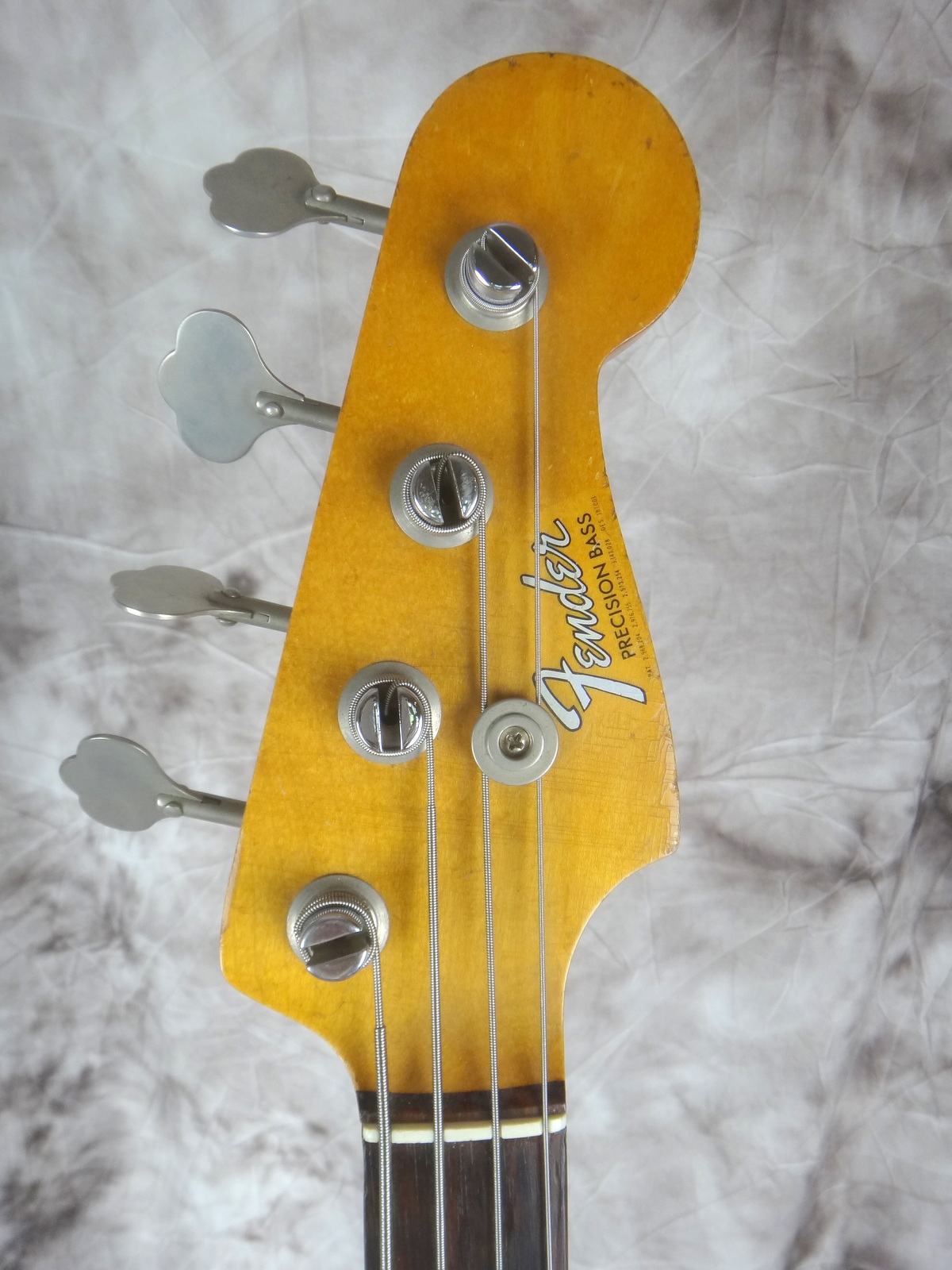 Fender_Precision-Bass_1966-sunburst-003.JPG