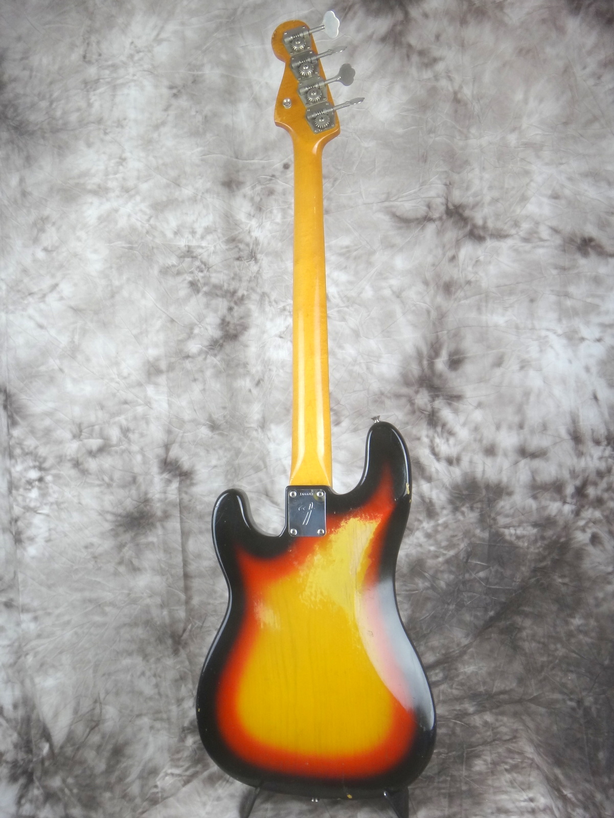 Fender_Precision-Bass_1966-sunburst-004.JPG