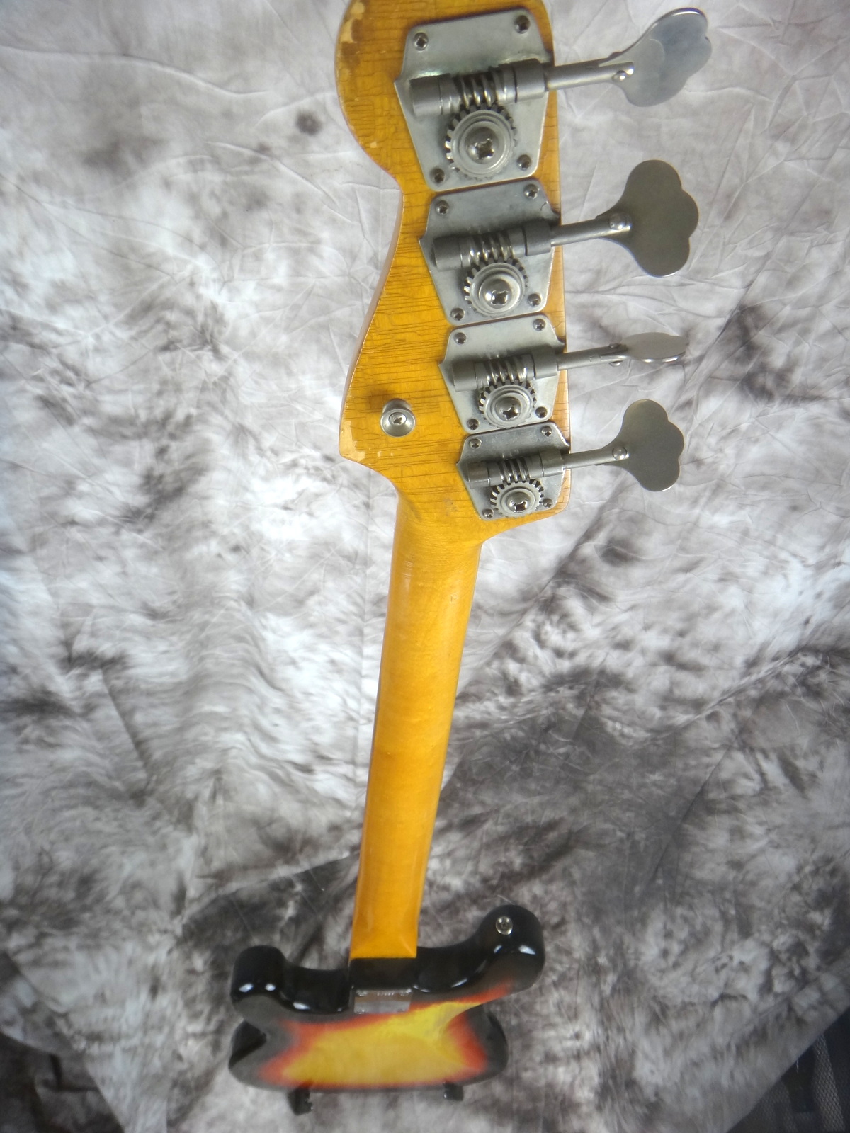Fender_Precision-Bass_1966-sunburst-007.JPG