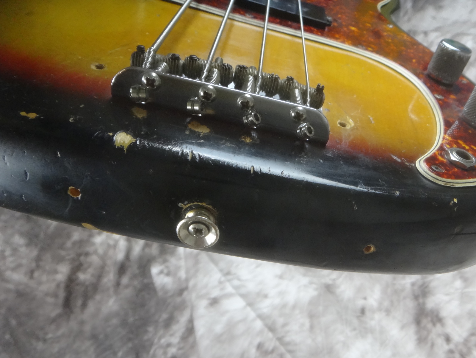 Fender_Precision-Bass_1966-sunburst-009.JPG