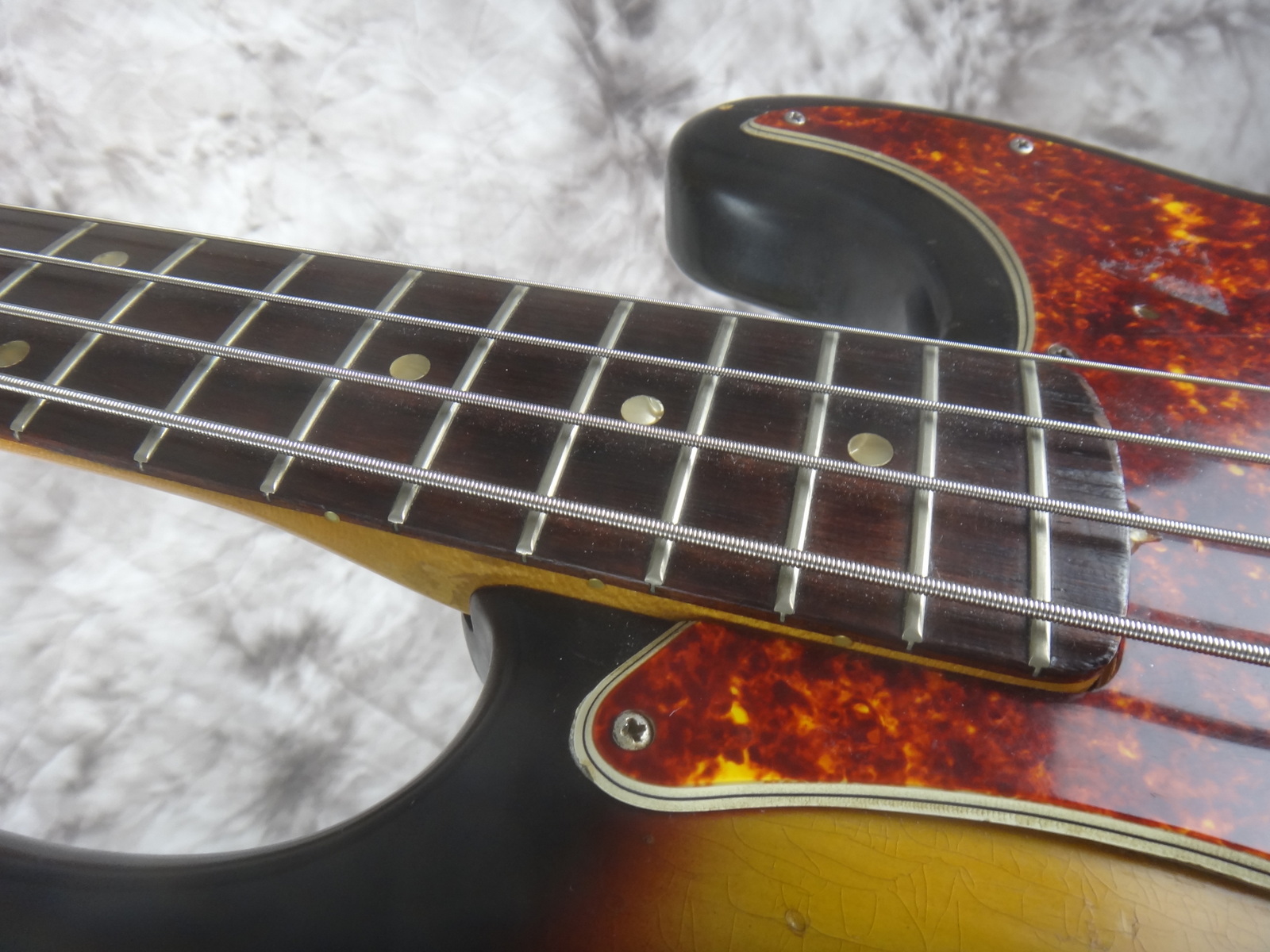 Fender_Precision-Bass_1966-sunburst-010.JPG