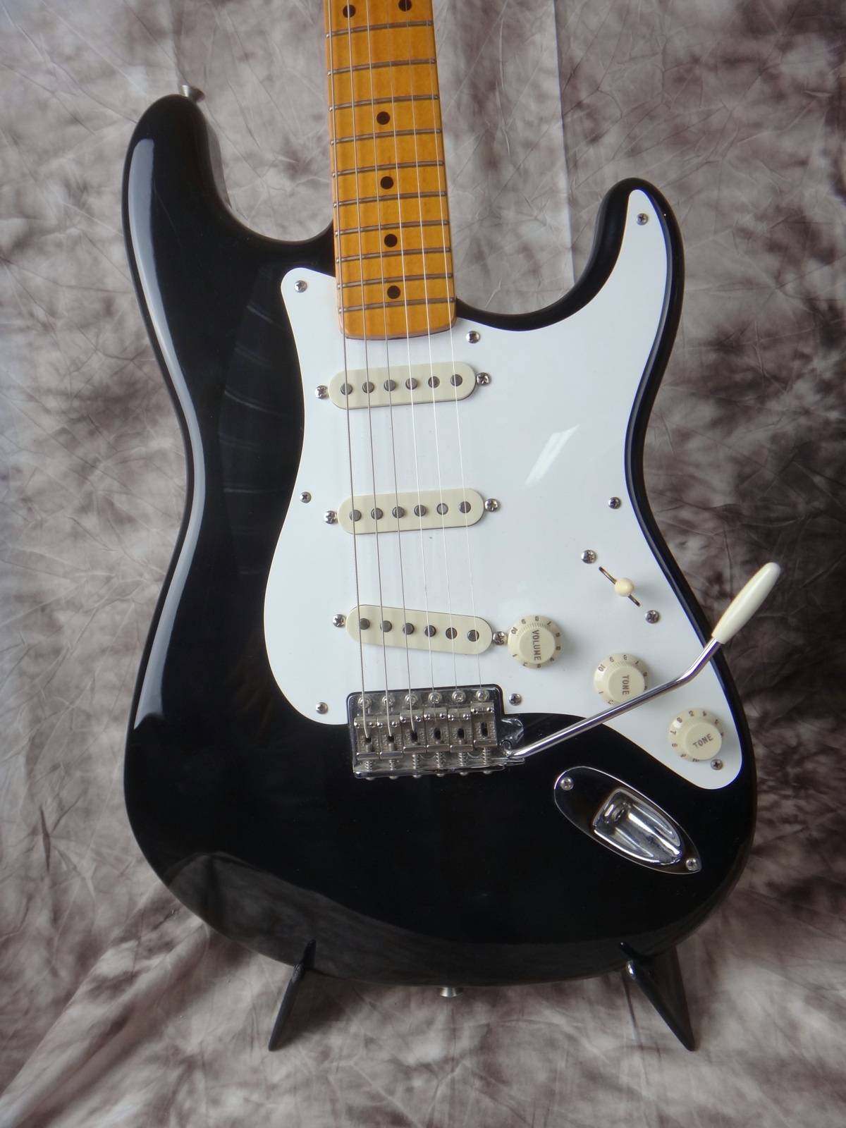 Fender-Stratocaster_1999_black-50s-Vintage-Reissue-002.JPG