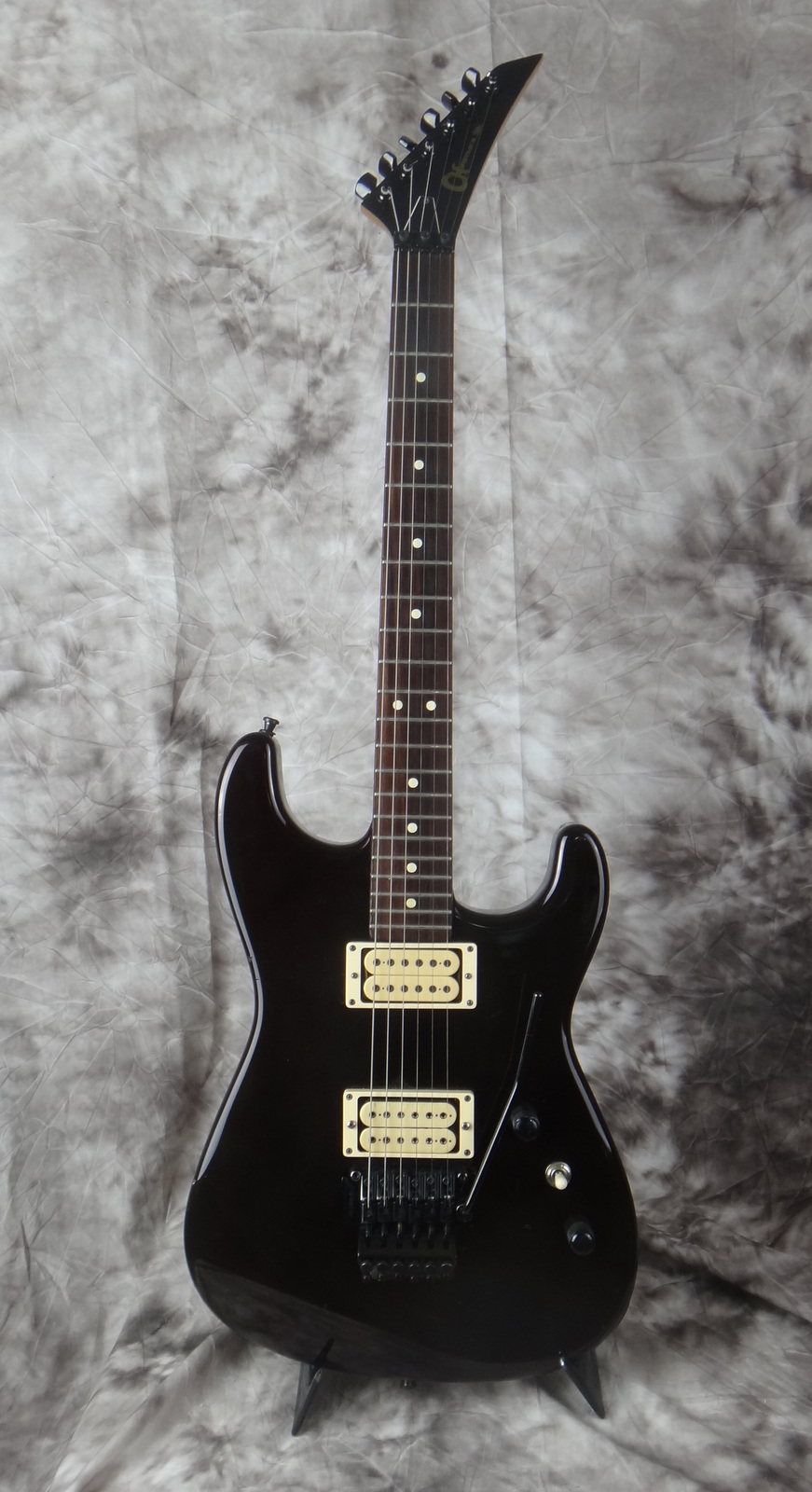 Charvel-San-Dimas-1983-black-cherry-001.JPG